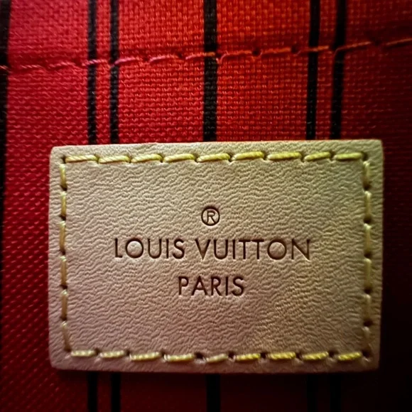 Louis Vuitton Neverfull MM Clutch (Discontinued/ unavailable Pink Lining) - Picture 3 of 7